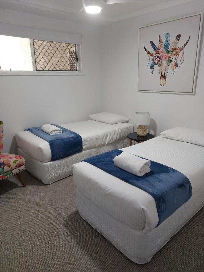 Sandy Shores Holiday Units Golden Beach ภายนอก รูปภาพ